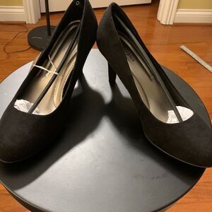 Predictions Comfort Plus Size 9.5 women’s black suede Karmen pump NEW